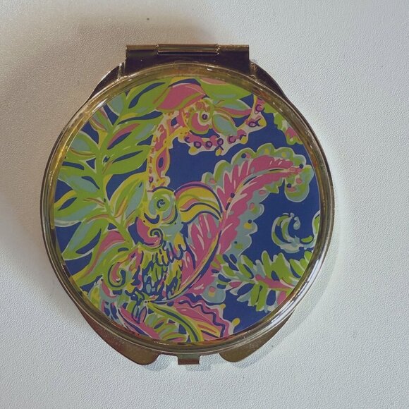 Lilly Pulitzer Compact Mirror, Toucan Play, New with out tag - Picture 1 of 3